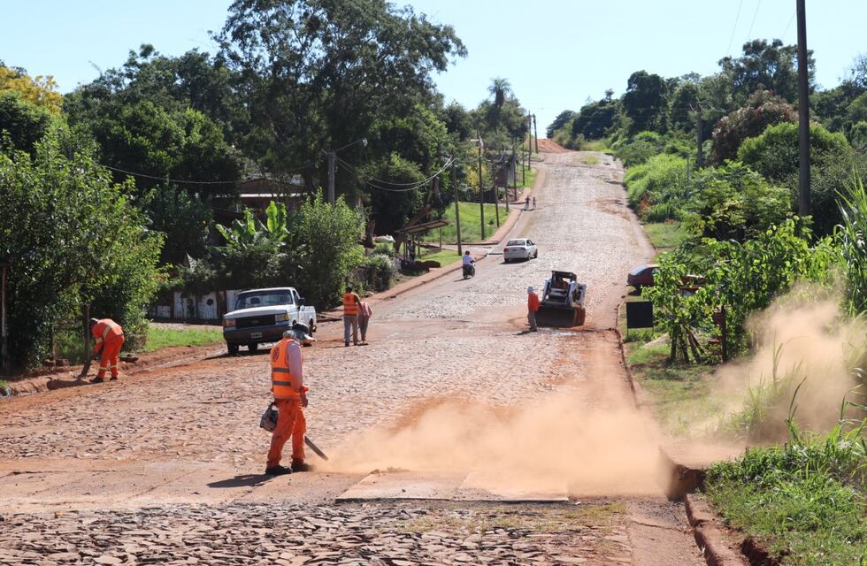 Oberá: iniciaron tareas de asfaltado en la avenida Yerbal Viejo de la ciudad
