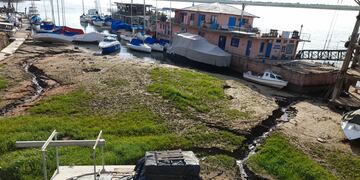 La sequía y bajante del Paraná en la zona portuaria de Corrientes Capital.