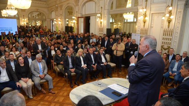Jaldo reinicia la construcción de 505 viviendas en toda la provincia.