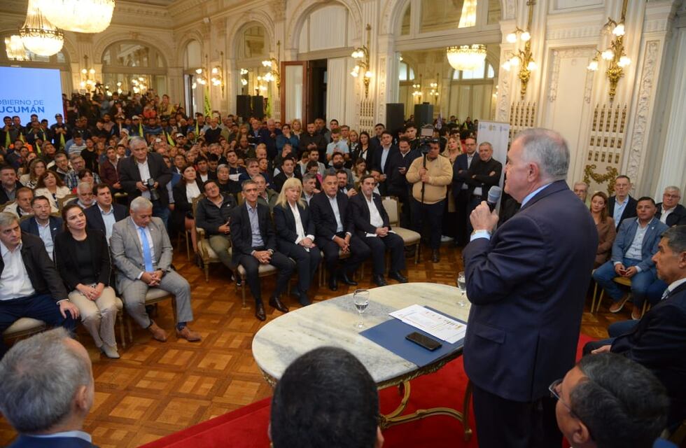 Reactivación de viviendas en Tucumán: Jaldo firma acuerdo para construir 505 casas