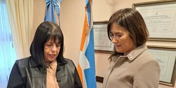 El libro “Malvinas, mi casa” llegó a manos de los excombatientes de Ushuaia