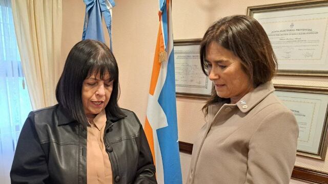 El libro “Malvinas, mi casa” llegó a manos de los excombatientes de Ushuaia