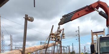 Un total de 11 postes de energía debieron ser repuestos tras la tormenta.