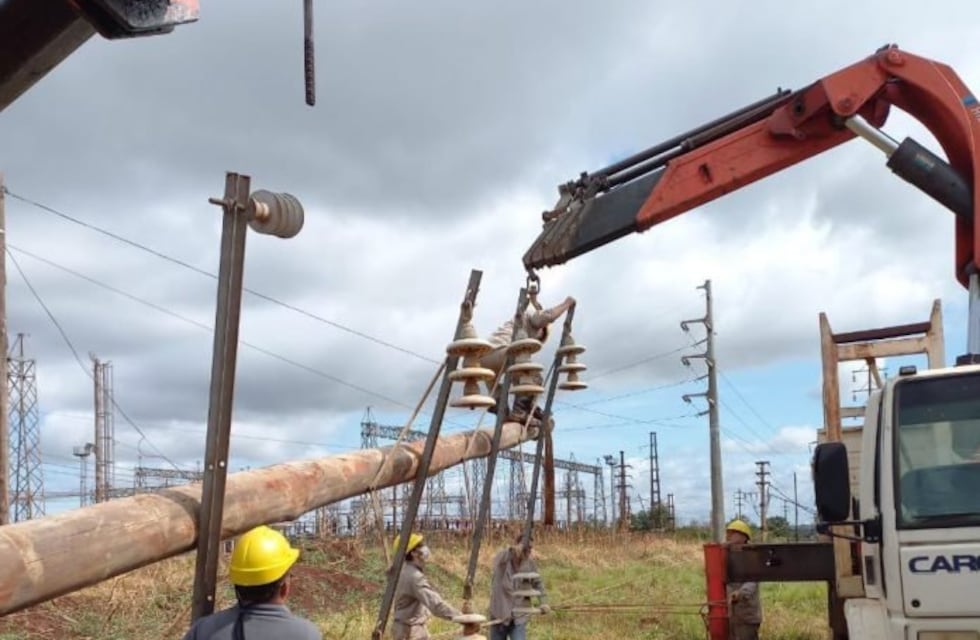 Un total de 11 postes de energía debieron ser repuestos tras la tormenta
