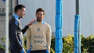 Scaloni y Messi, de la selección argentina. (AP)