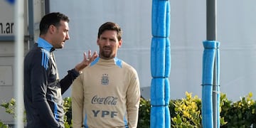 Scaloni y Messi, de la selección argentina. (AP)