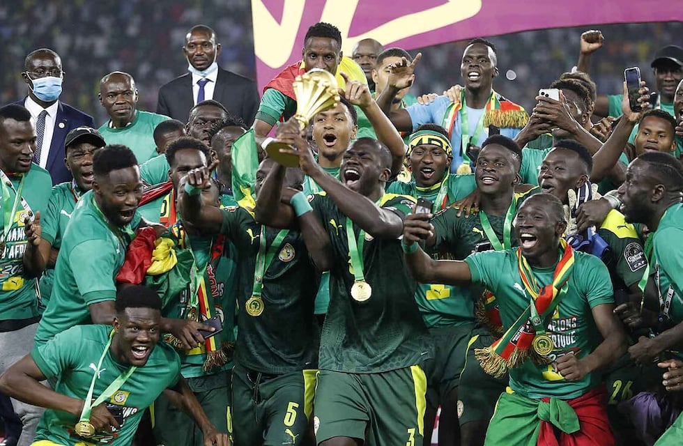 Copa Africana: una caranava de senegaleses festejó en Las Grutas la consagración de Senegal