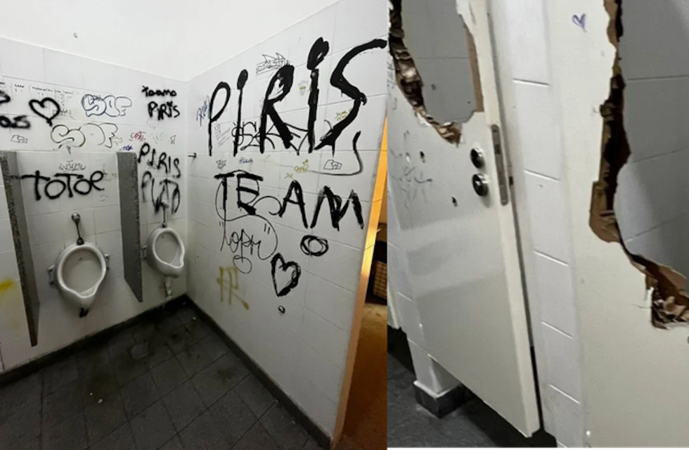 Paredes pintadas, destrozos en puertas y mingitorios, e insultos: el estado de los baños del colegio Mariano Acosta tras la toma