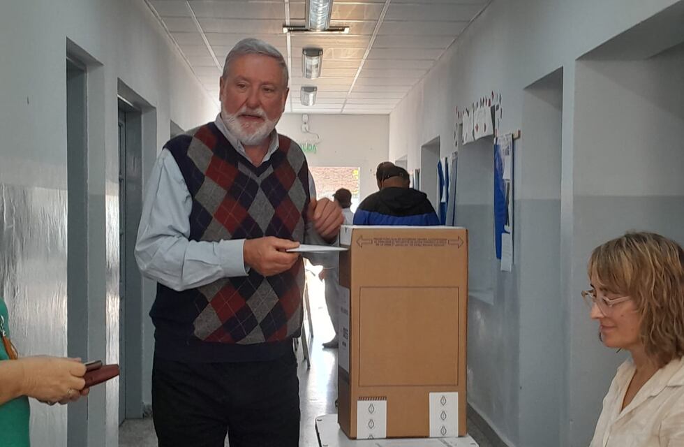 Elecciones 2023 en Tres Arroyos: Votó el candidato a concejal de Juntos Eduardo Giordano
