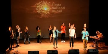 Un espectáculo artístico se presentó durante el lanzamiento oficial de la Fiesta Nacional del Sol edición 2022.