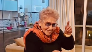 Una abuela bailó al ritmo de La Konga.