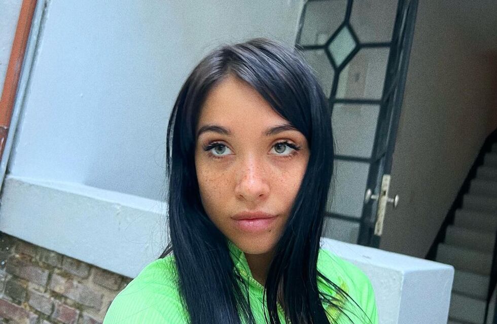 María Becerra recordó una insólita anécdota de su infancia en Quilmes: “Dormía con…”