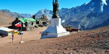 Vialidad provincial habilitó el camino que lleva al monumento del Cristo Redentor en el límite con Chile en plena Cordillera de Los Andes. Gentileza Gobierno de Mendoza