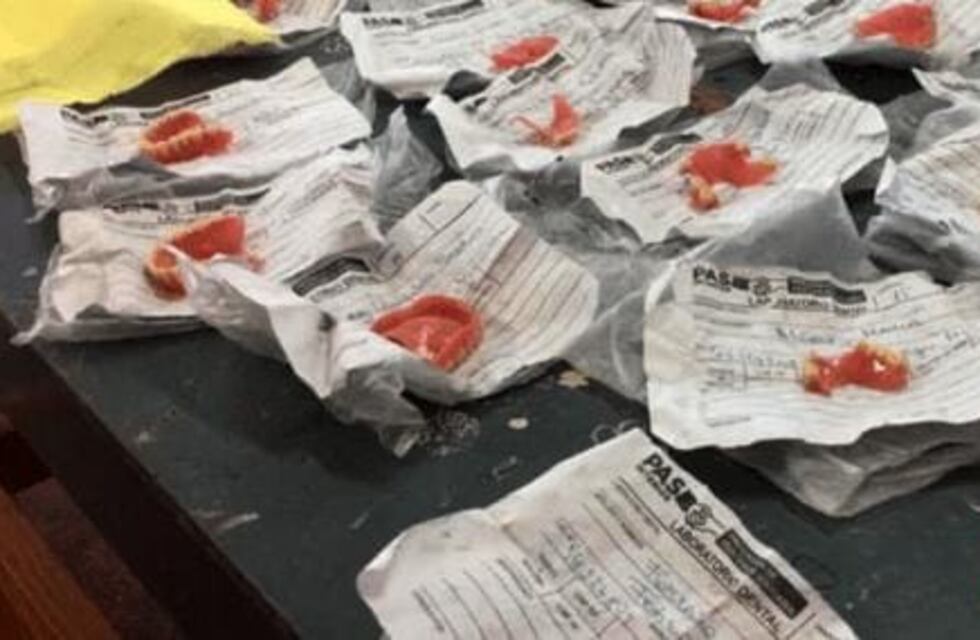 Acción Social Iguazú: hicieron entrega de prótesis dentales y tickets para alimentos de ferias francas