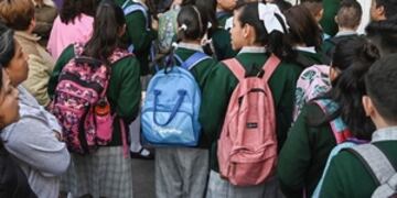 Estudiantes uniformados