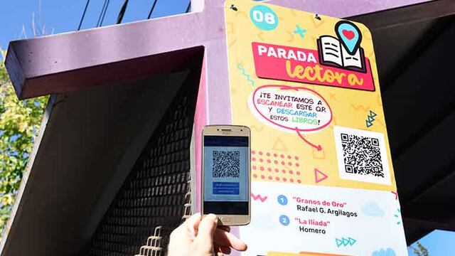 La municipalidad de Godoy Cruz inauguró un circuito literario en calle Paso de Los Andes. En cada una de las 21 paradas de omnibus se pueden bajar los diferentes títulos. Gentileza MGC