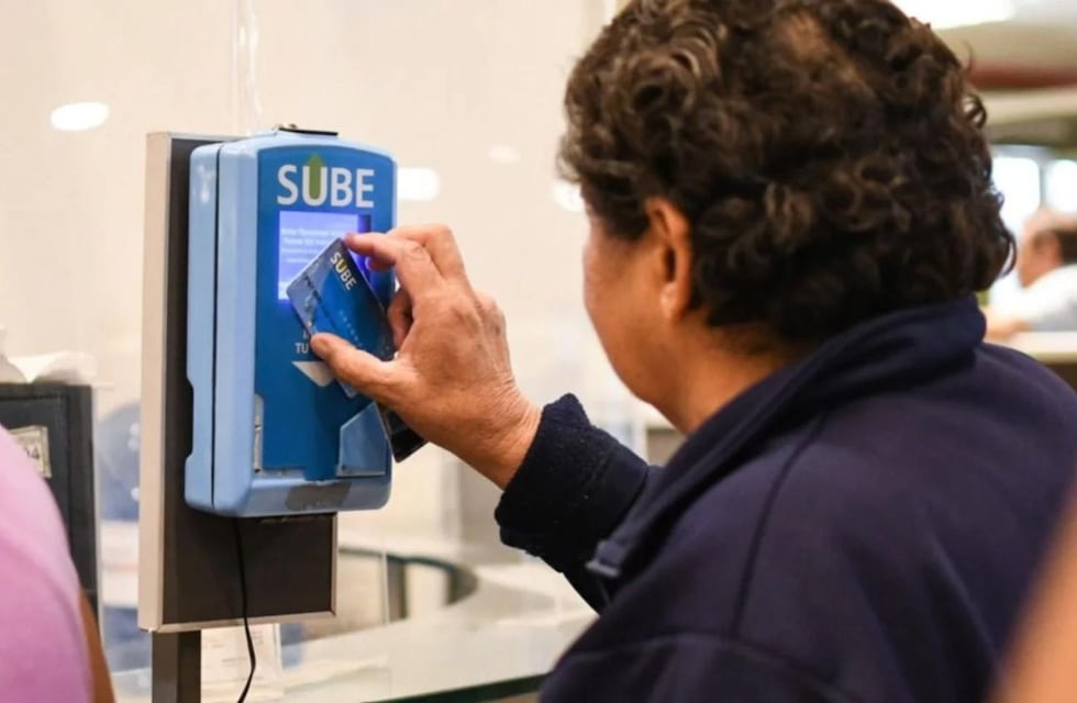 Jubilados: cómo acceder a descuentos en la Tarjeta SUBE para pagar menos el transporte público