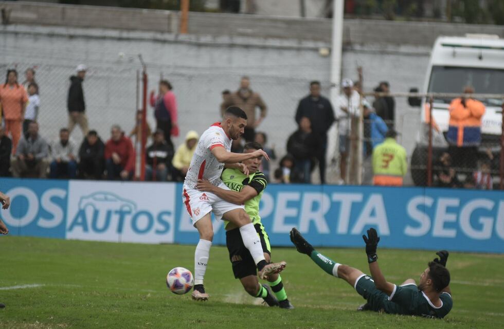 “No la puedo meter”, expresó Adrián Martínez sobre la falta de gol en Instituto