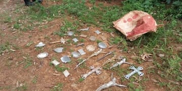 Recuperan objetos y placas presuntamente robadas del cementerio de Puerto Rico.