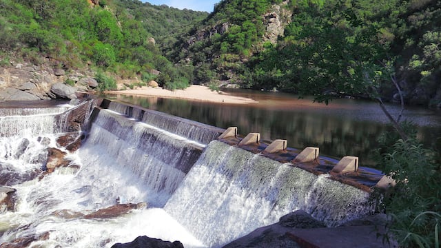 El sujeto fue encontrado sin vida en la planta potibilizadora entre La Calera y Sierras Chicas. (Gentileza: Cba Natural)