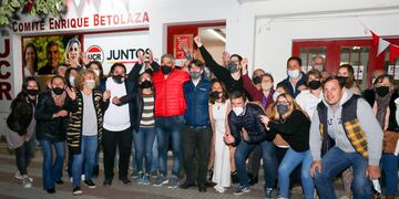 El Radicalismo se impuso en la interna del JUNTOS, en la foto Ávila junto a Rossi del PRO y De Águila del la Coalición Cívica (foto: Marianela Hut)