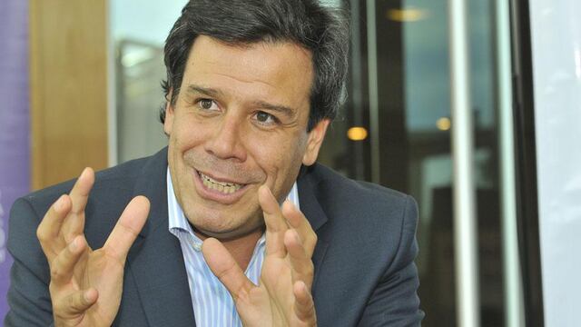 (Raimundo Viñuelas).