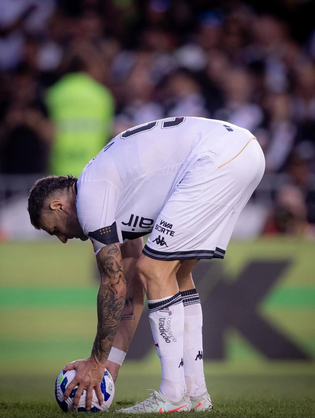 Pablo Vegetti jugando con los botines de Nike.