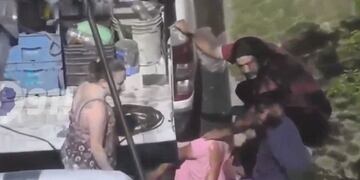 Paula Quevedo es la hija del hombre con remera de color rosa.