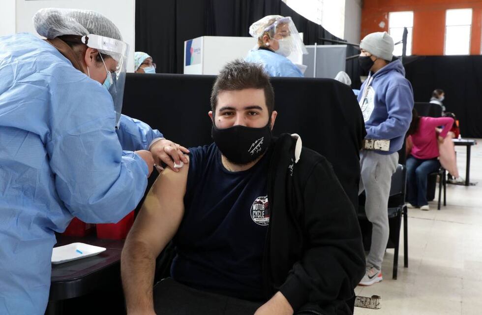 Rosario podría exigir un certificado de vacunación para realizar ciertas actividades