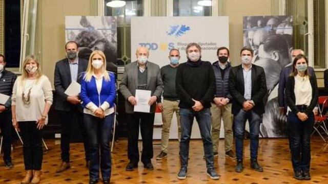 Fernanda Raverta, Verónica Magario, Máximo Kirchner, Topo Rodríguez, Sergio Massa, Liliana Schwindt y José Luis Ramón