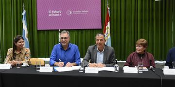 Firma del convenio con el Gobierno de la Provincia y la Universidad Nacional de Rafaela, para la implementación del programa Santa Fe Capacita en oficios digitales.