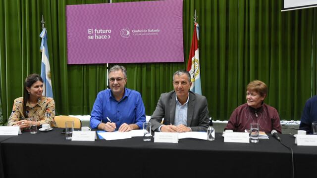 Firma del convenio con el Gobierno de la Provincia y la Universidad Nacional de Rafaela, para la implementación del programa Santa Fe Capacita en oficios digitales.