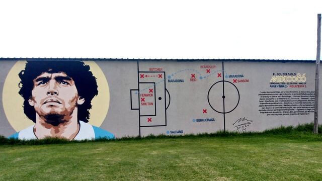 El gol del siglo, plasmado en el mural de Diego en Laguna Larga. (La Voz).