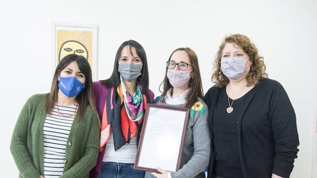 Carolina Yutrovic junto a la legisladora provincial Victoria Vuoto y a la secretaria de Políticas Sociales, Sanitarias y Derechos Humanos, Sabrina Marcucci, estuvieron en el centro comunitario del barrio Pipo con el equipo de Terapia Asistida con Perros