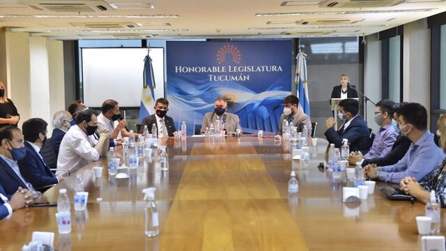 Jaldo firmó convenios para el dictado de la tecnicaturas y licenciaturas en Bella Vista