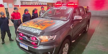 Los Bomberos Voluntarios incorporaron un nuevo vehículo. (Foto: Rolando Ramos).