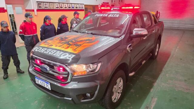 Los Bomberos Voluntarios incorporaron un nuevo vehículo. (Foto: Rolando Ramos).