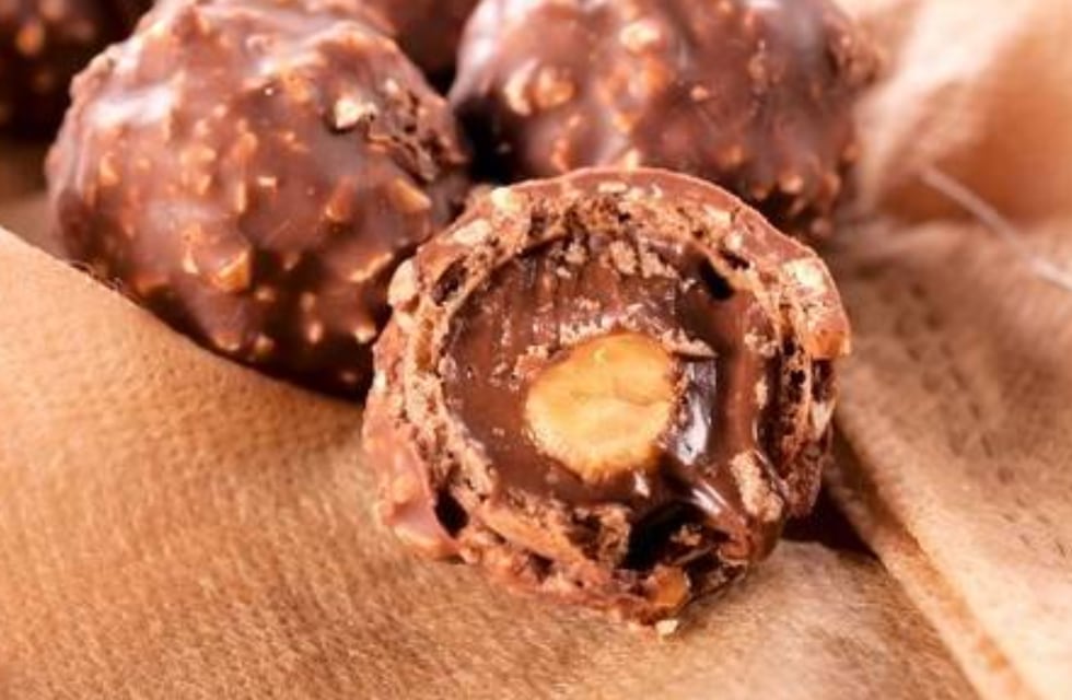 Cómo hacer un bombón estilo Ferrero Rocher sin azúcar y con pocos ingredientes
