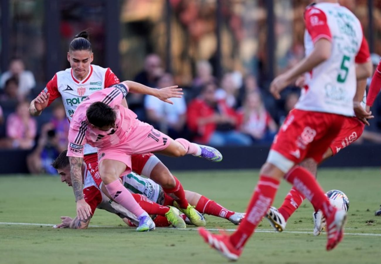 Messi se retiró con una molestia del encuentro entre Inter Miami y Necaxa.