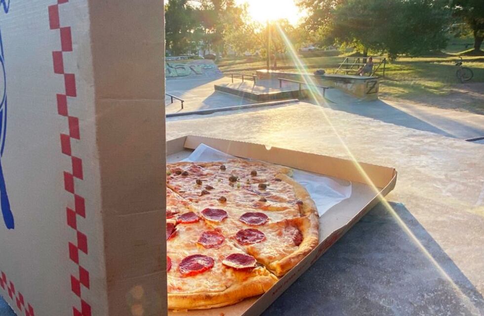 Probó la pizza más grande de Buenos Aires y se sorprendió con el precio: cuánto gastó