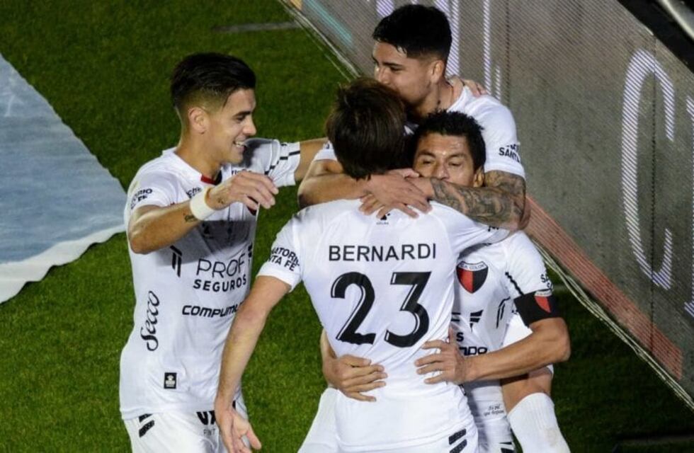 Copa de la Liga Profesional: Colón venció por 2-0 a Independiente y se metió en la final ante Racing