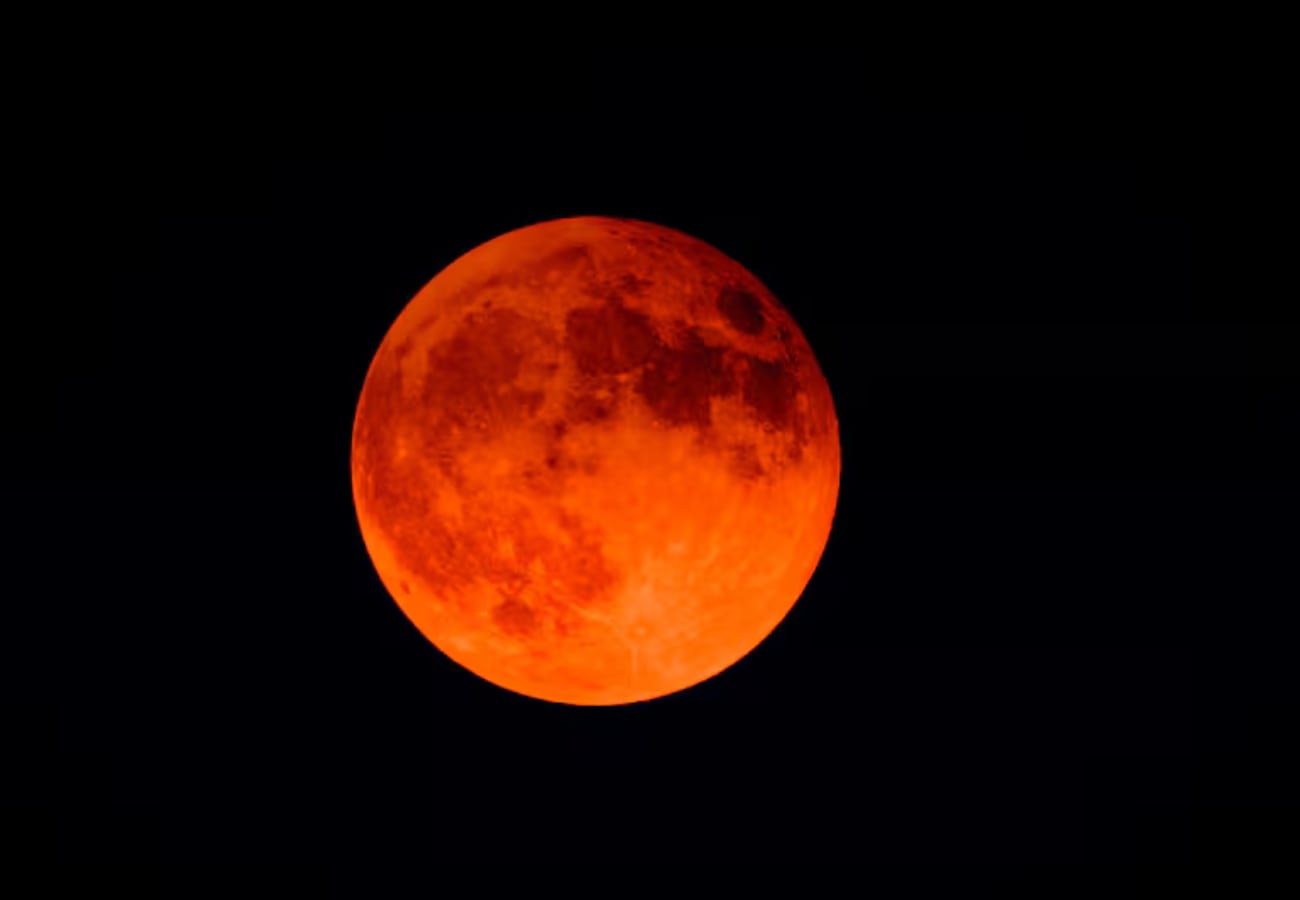 El eclipse total podrá observarse a simple vista desde distintas regiones del país durante la madrugada del 3 de marzo.