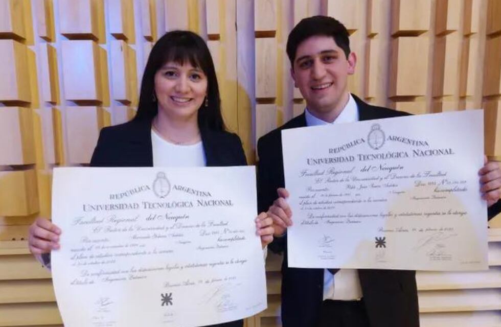 La conmovedora historia de la tía y el sobrino que se recibieron juntos en Neuquén tras años de esfuerzo