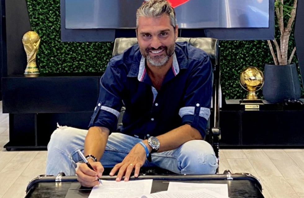 Deportivo Maipú: Juan Manuel Sara firmó su vínculo como técnico del Cruzado