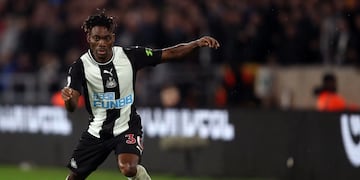 Christian Atsu con la camiseta del Newcastle. (AP)