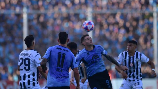 Belgrano y Talleres, en un entretenido clásico cordobés en el Gigante de Alberdi. (Ramiro Pereyra / La Voz)