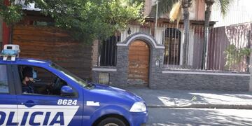 Una integrante de la familia aseguró que les llevaron hasta "el motor del portón y las luces de la casa robaron". (Foto: Ramiro Pereyra)
