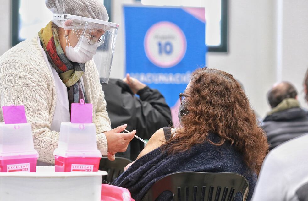 Vacunas COVID 19 en Santa Fe: llegaron 69.700 para personas sin comorbilidades