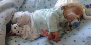 La historia de Ian, el niño que le ganó a la muerte nueve veces.