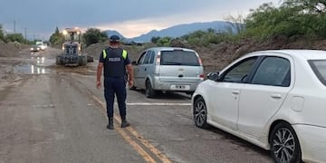Autoridades piden a los conductores extremar la precaución y evitar la zona.